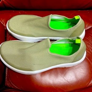 OOFOS Womens Comfort Sneakers